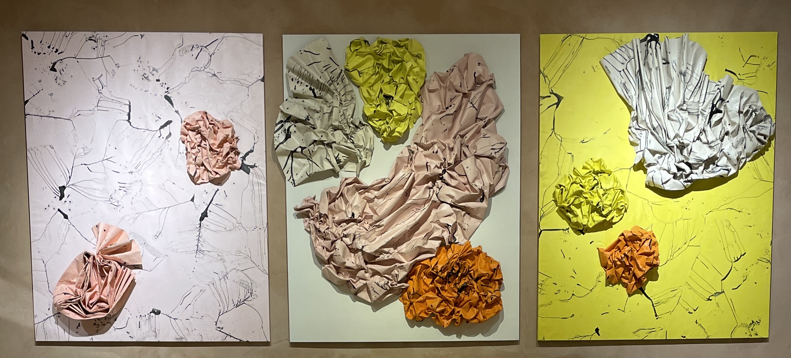 Éclosion, the three paintings