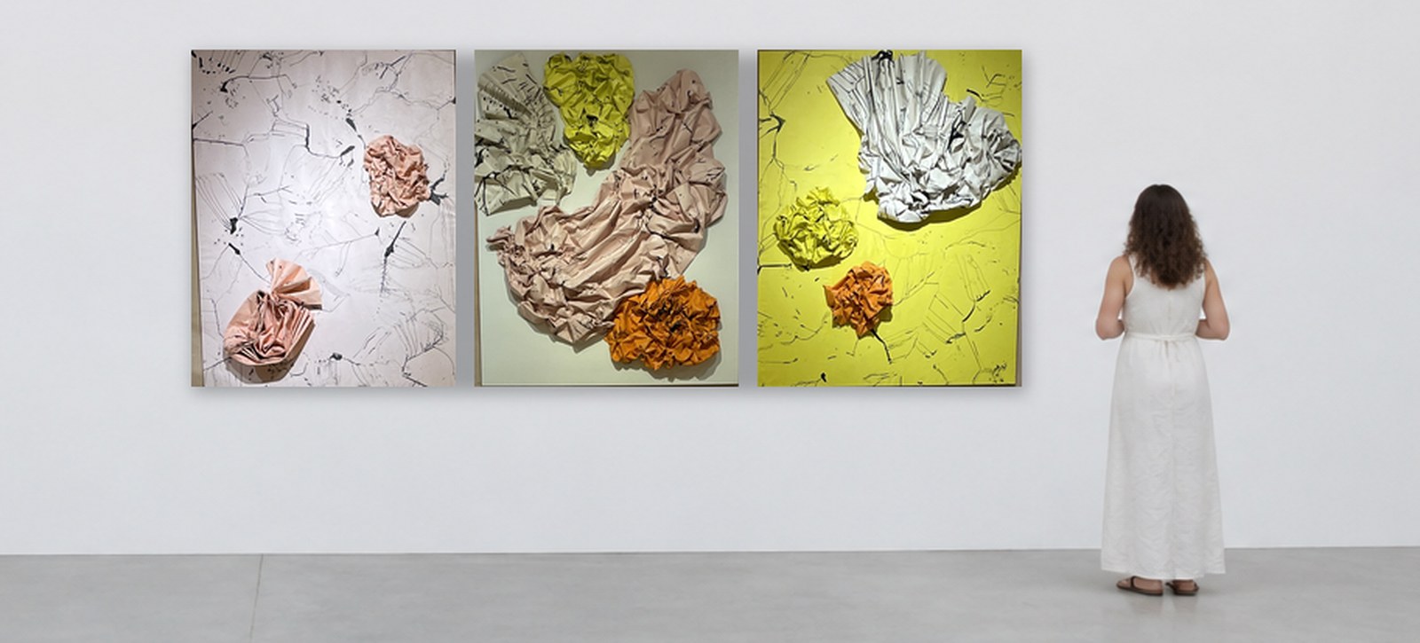 Éclosion, shown at human scale